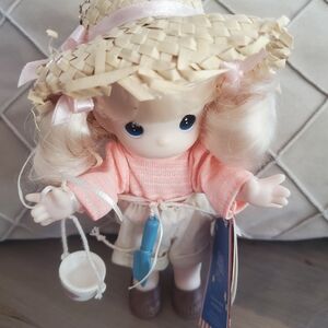 NWT Precious Moments Friends Across America Doll with Straw Hat and Garden Tools